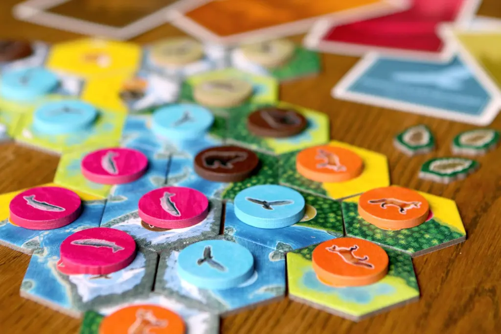 Cascadia_Familiespel_NSP_Sfeer_3_White-Goblin-Games-scaled.webp